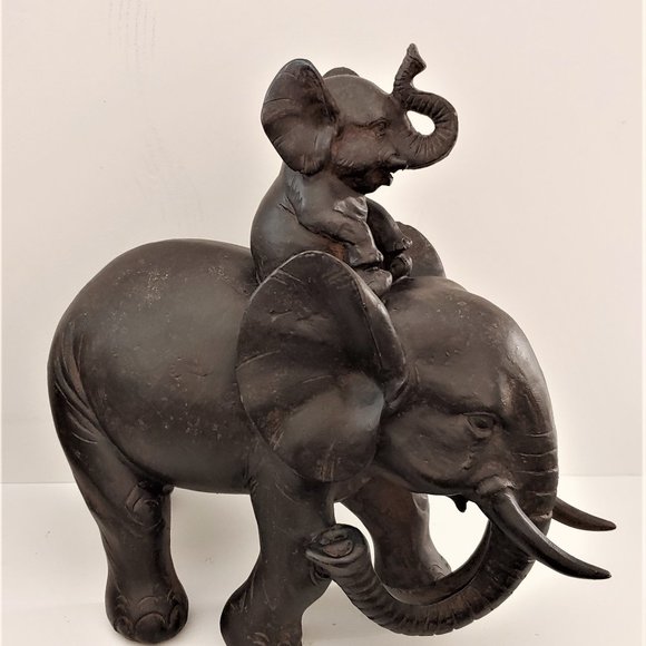 Elephant and Baby Figurine - Picture 3 of 5